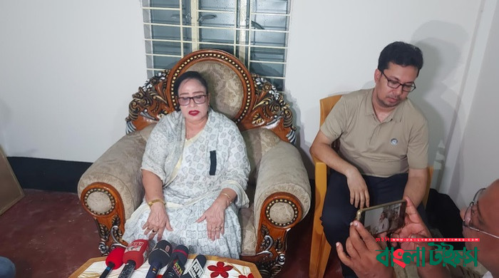 ধর্ম প্রতিমন্ত্রীর উপস্থিতিতে নারী এমপিকে থাপ্পড়